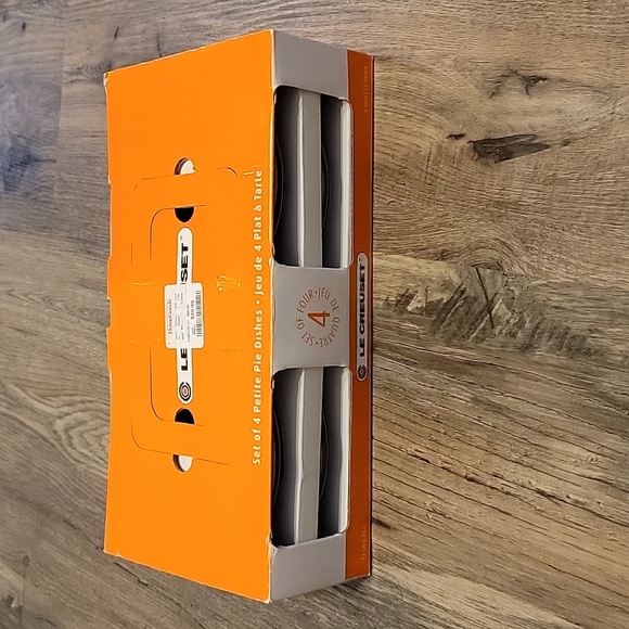 Le Creuset Cassis Set of 4 Petite Pie Dishes - Picture 9 of 13